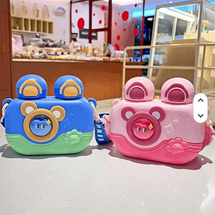 Camera-Shaped Water Bottle – 700ml Cartoon Straw Cup - Kinder Kreato