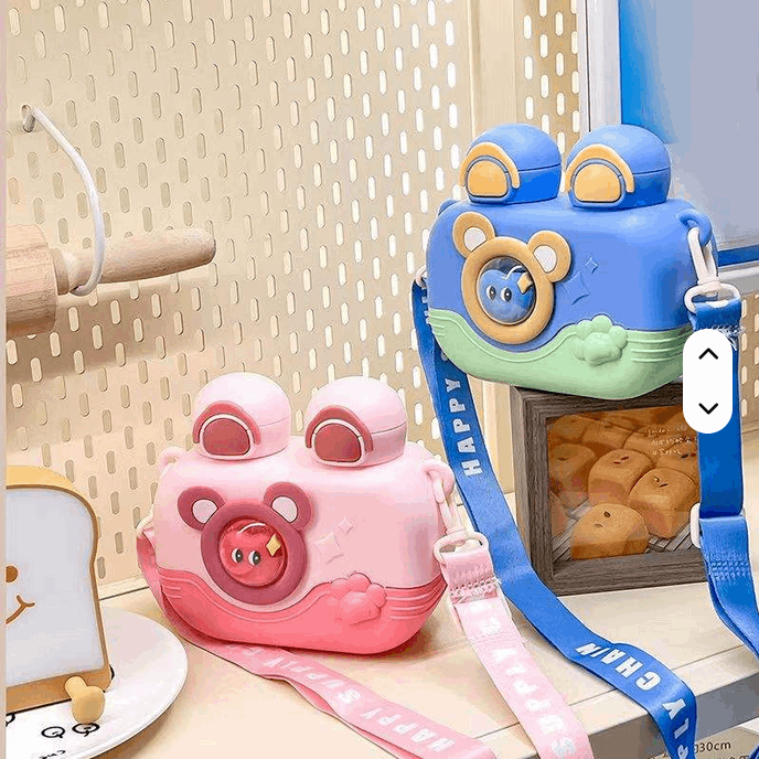 Camera-Shaped Water Bottle – 700ml Cartoon Straw Cup - Kinder Kreato